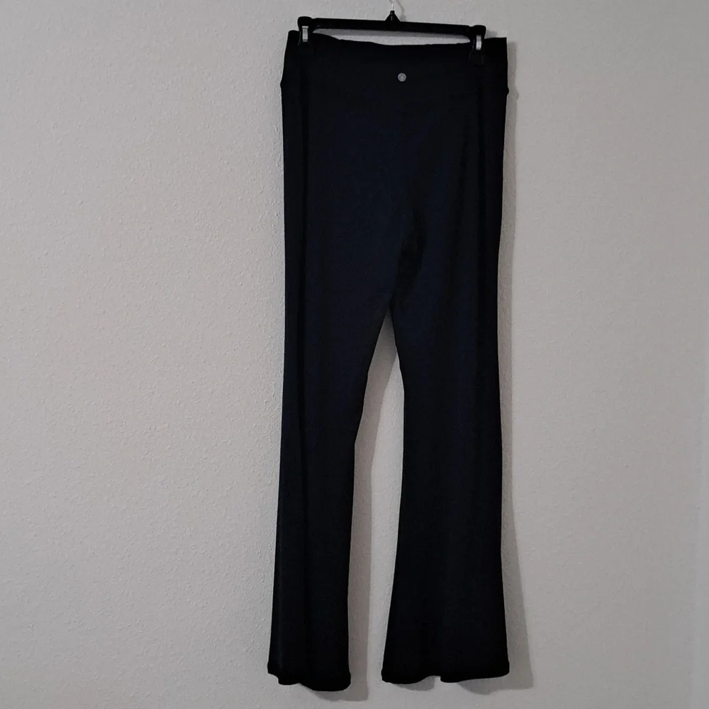Jala Super Flare Legging - Picture 8 of 14